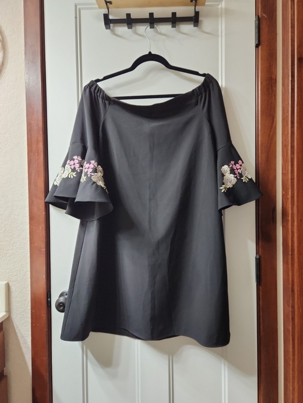 NWT Jennifer Lopez Black Dress - L